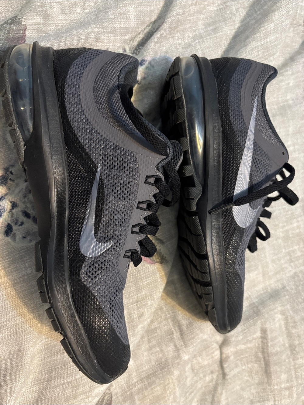 Nike Black & Gray Athletic Running Shoes
